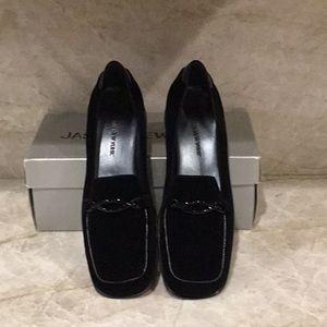 Women’s Size 7.5 NIB Jasmin New York “Elizabeth” Style Black “Velvet” Loafer.